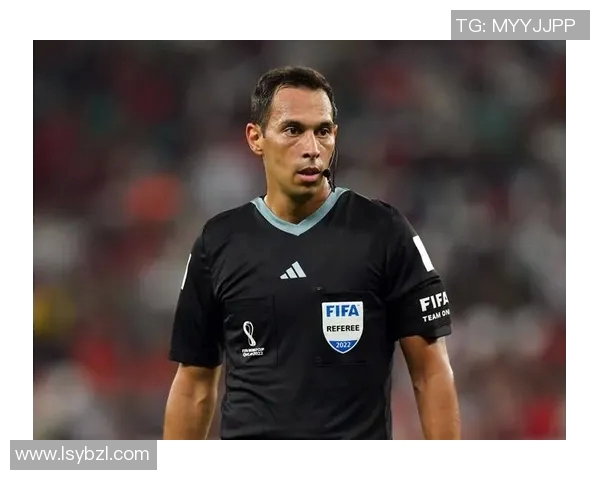 乌拉圭与法国比赛裁判表现引发争议球迷热议裁判判罚公正性 乌拉圭与法国比赛裁判表现引发争议球迷热议裁判判罚公正性