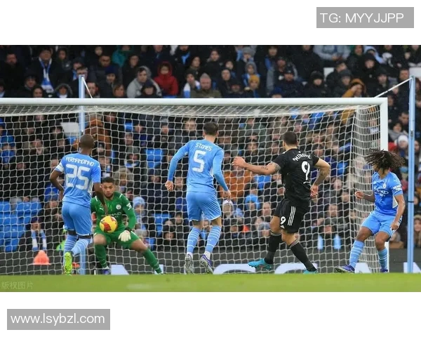 2003年曼联对阵里斯本的经典对决回顾与战术分析 2003年曼联对阵里斯本的经典对决回顾与战术分析