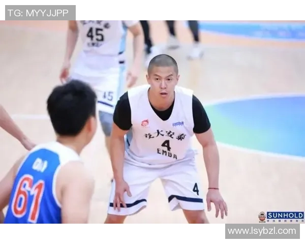 成都篮球队灵活性探讨:战术创新与球员适应能力的深度分析MBA 成都篮球队灵活性探讨:战术创新与球员适应能力的深度分析MBA