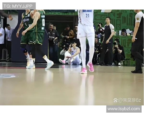 曾凡博:从青涩新秀到篮球场上的璀璨明星之路