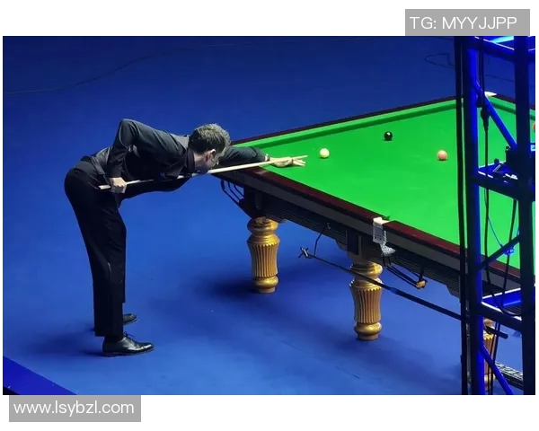 约翰希金斯在斯诺克比赛中对阵突尼斯选手的精彩对决分析与回顾 约翰希金斯在斯诺克比赛中对阵突尼斯选手的精彩对决分析与回顾